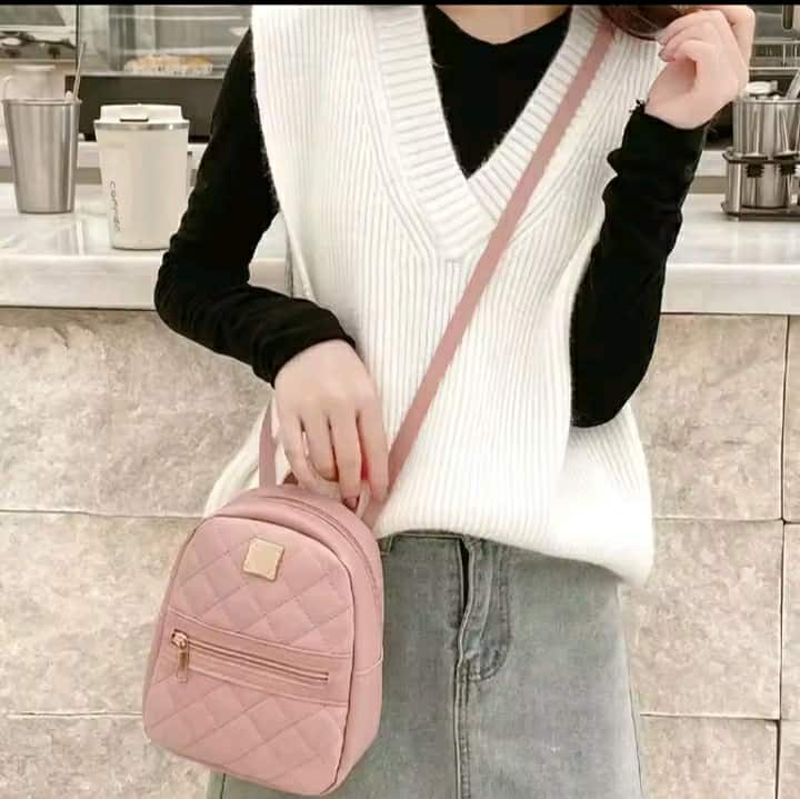 حقيبة ظهر نسائية